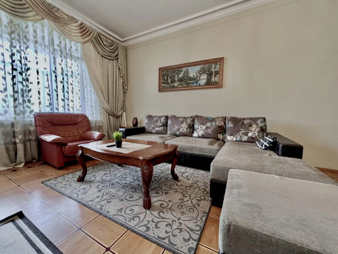 Апартаменты 3х комнатные пр.НЕЗАВИСИМОСТИ 12, Центр!