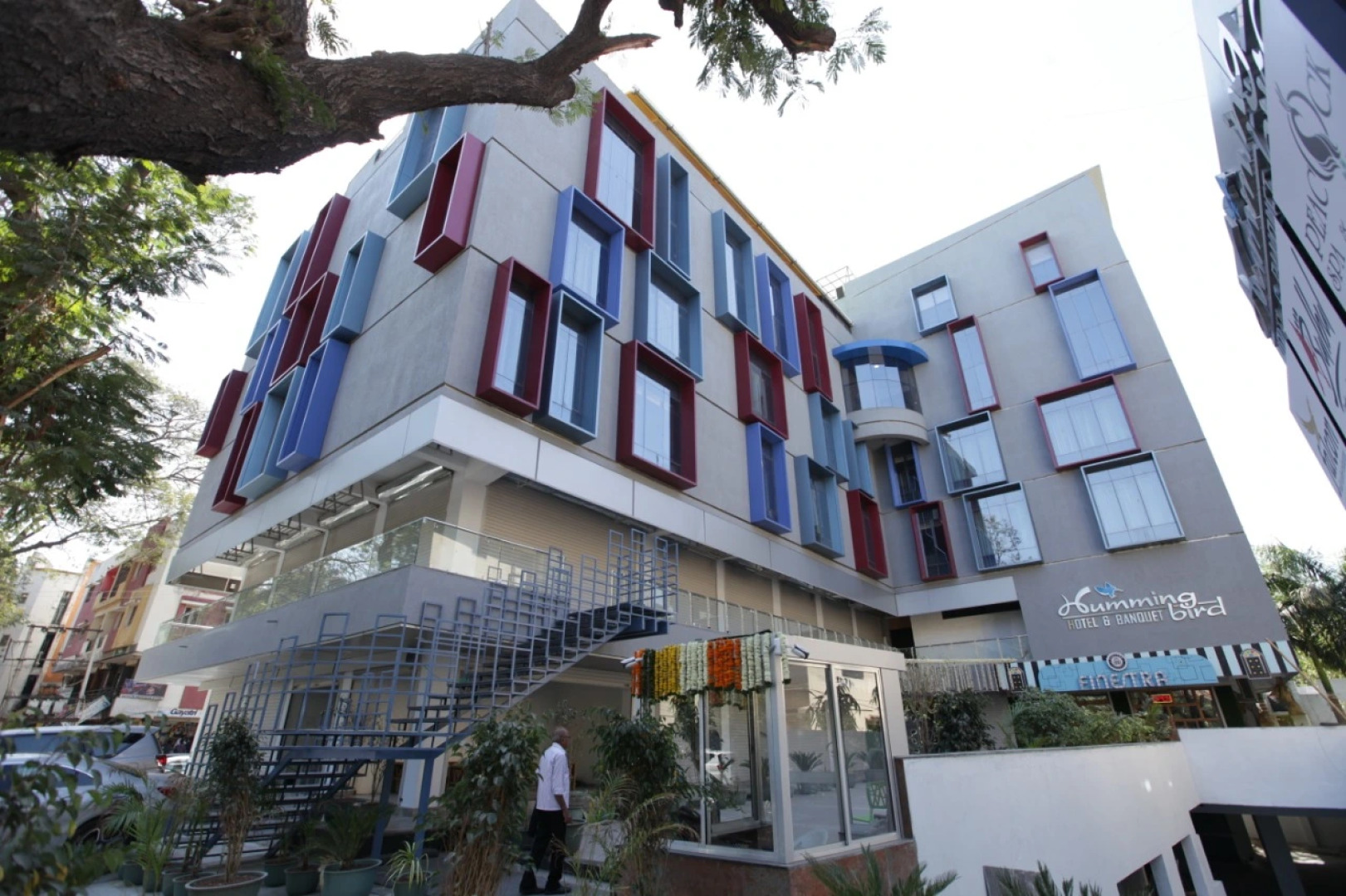 Отель Humming Bird Hotel & Banquet