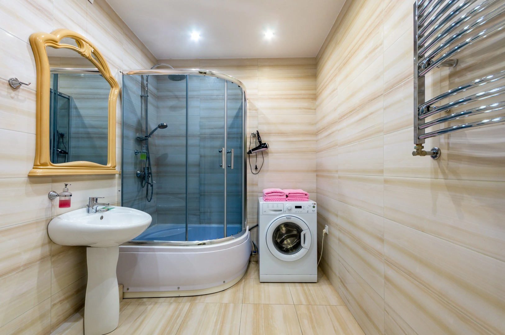 Апартаменты West39 Шахматная 4Б