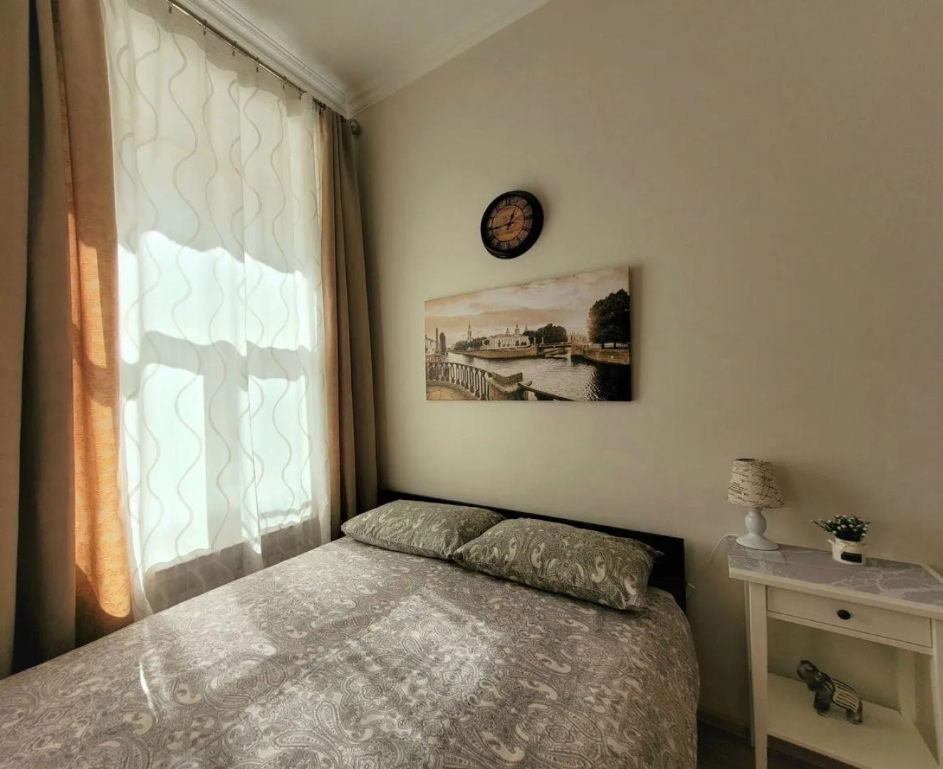 Квартира - студия в иcтoричeскoм цeнтре Санкт-Пeтеpбургa (2)