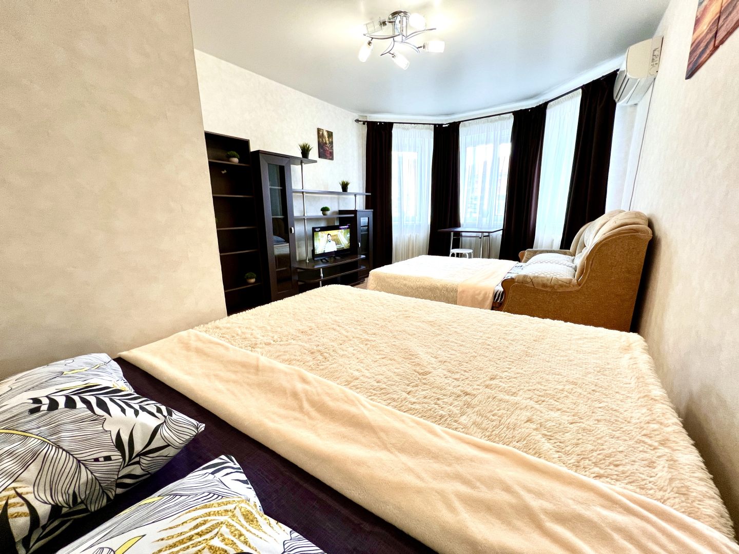 Уютные Апартаменты в Центре Города рядом с пл. Куйбышева (ул. Галактионовская 106А)