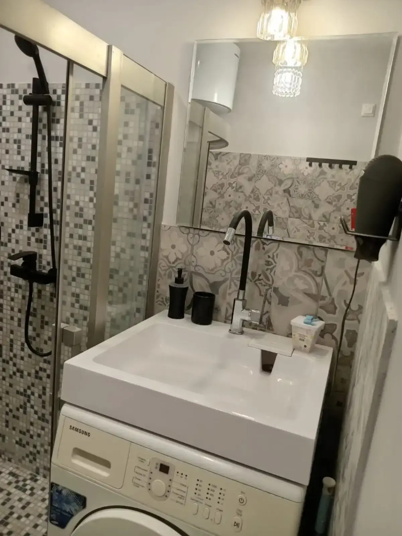 Апартаменты Октябрьский проспект 96-1