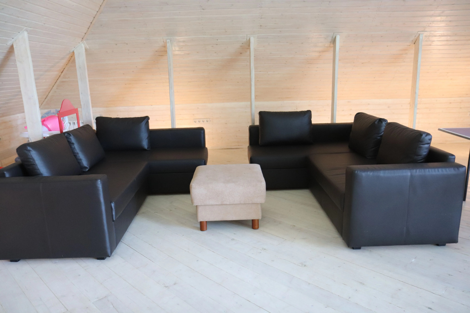 Частный Дом Шале  Pinebrook  Круглогодично Утопающий в Зелени с Сезонным Бассейном, для Семейного Отдыха у Реки Дон