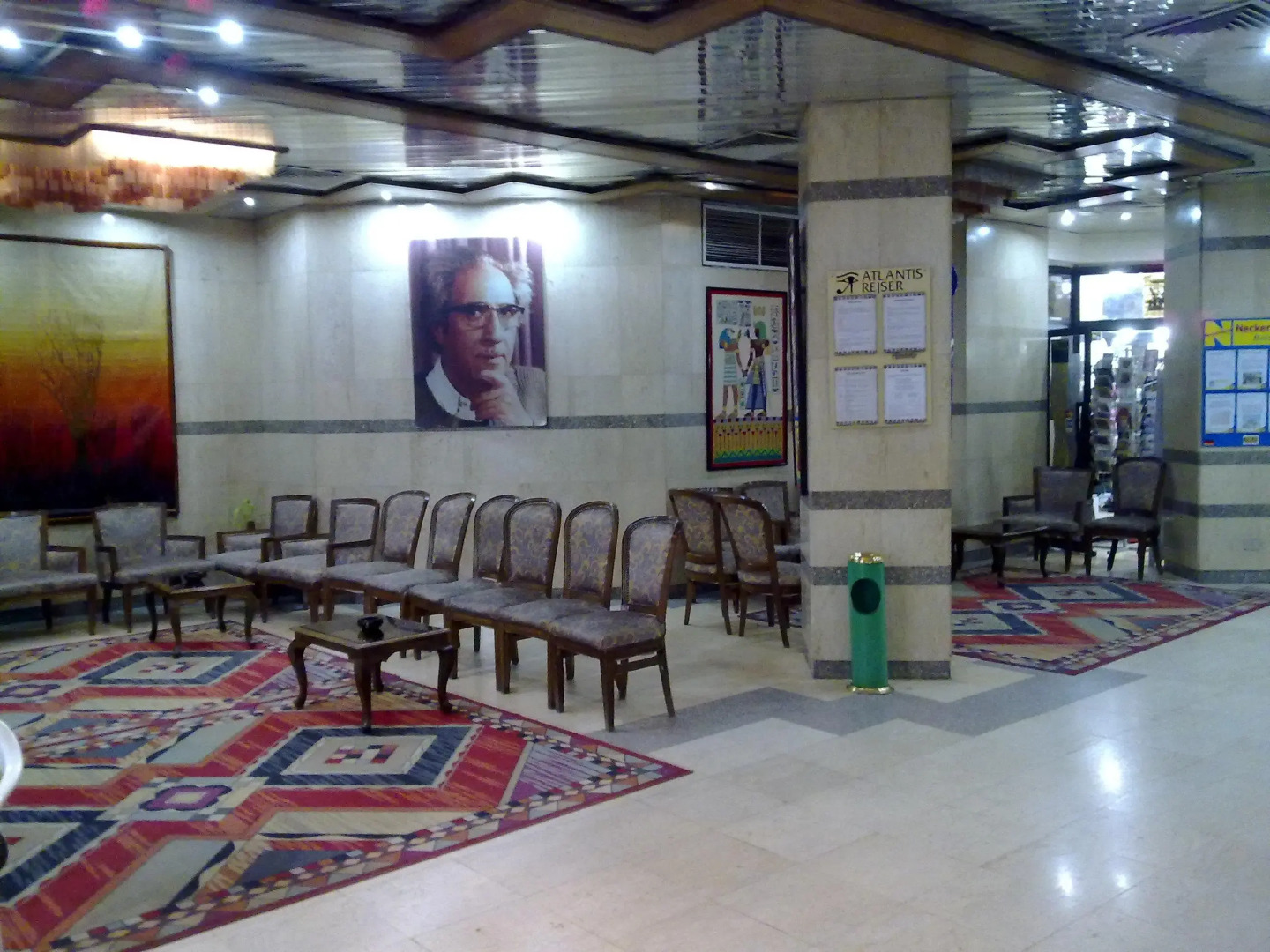 Отель Gaddis Hotel, Suites and Apartments