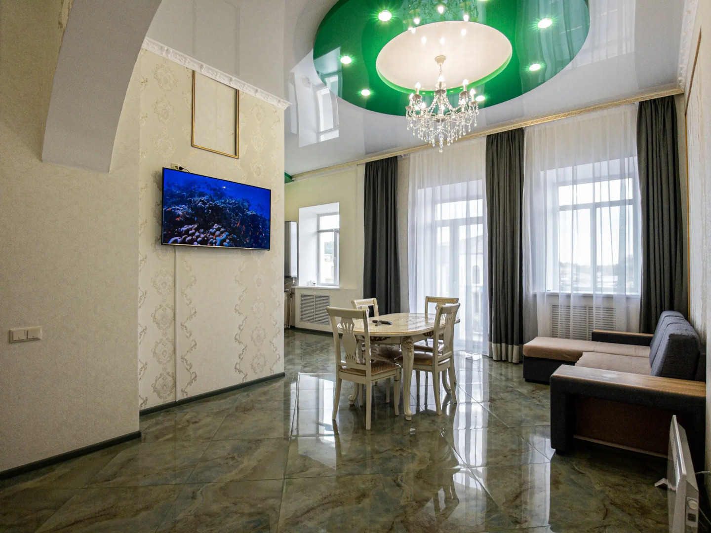 Апартаменты четырехкомнатные с видом на крепостную стену