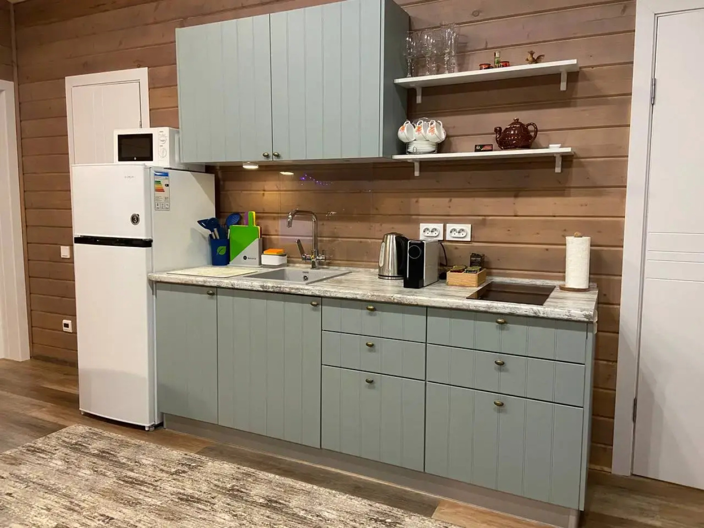 Частный дом комфортный со столом для пинг-понга и батутом