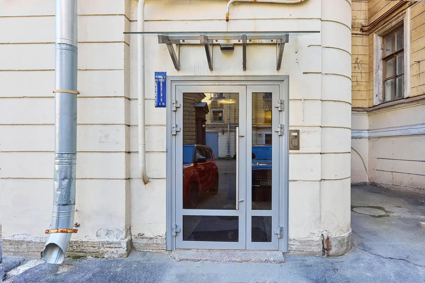 Квартира Orlov House с видом на крыши Петербурга