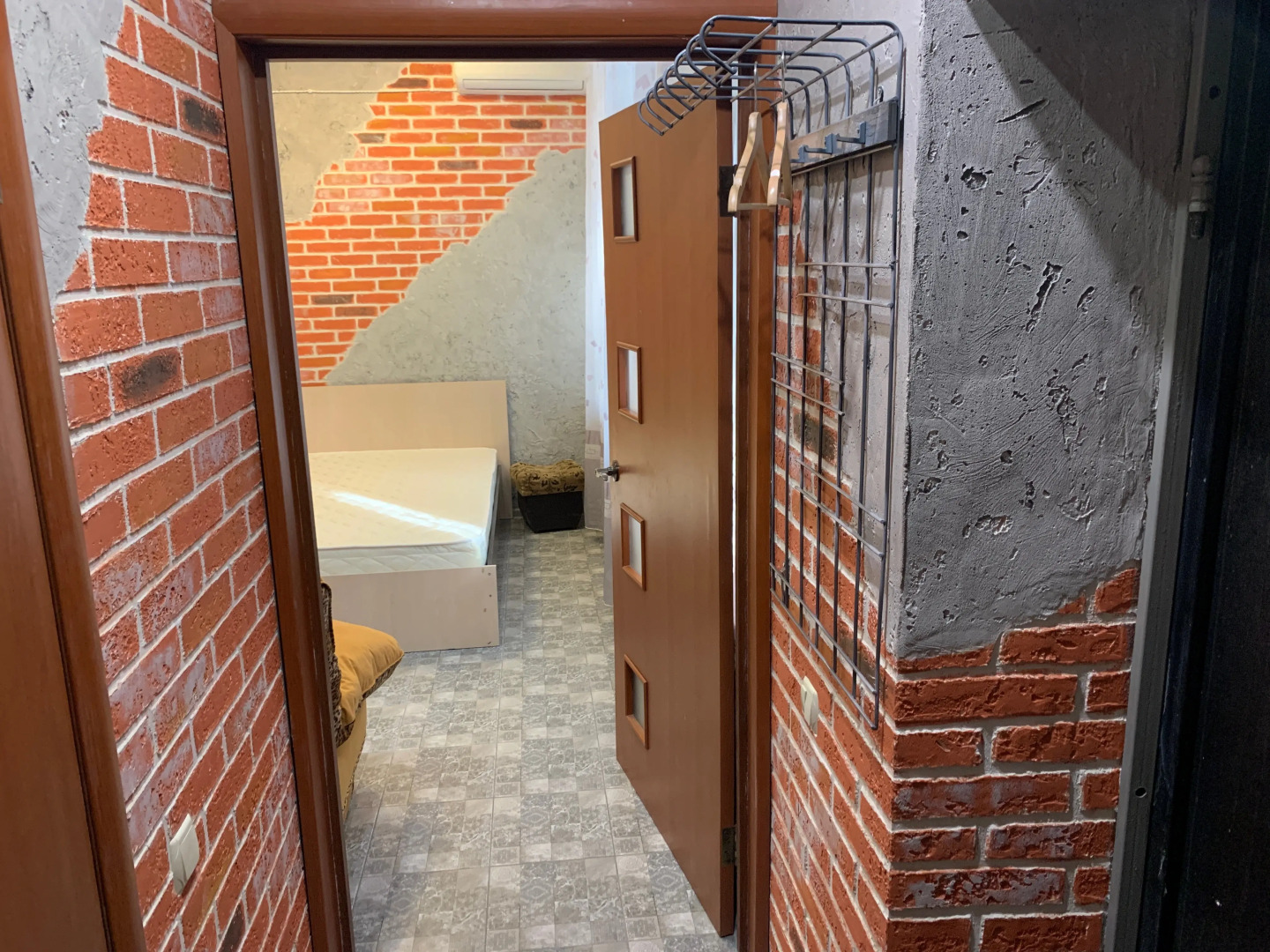 Апартаменты Статус на Кирова 10 в Ялте 1