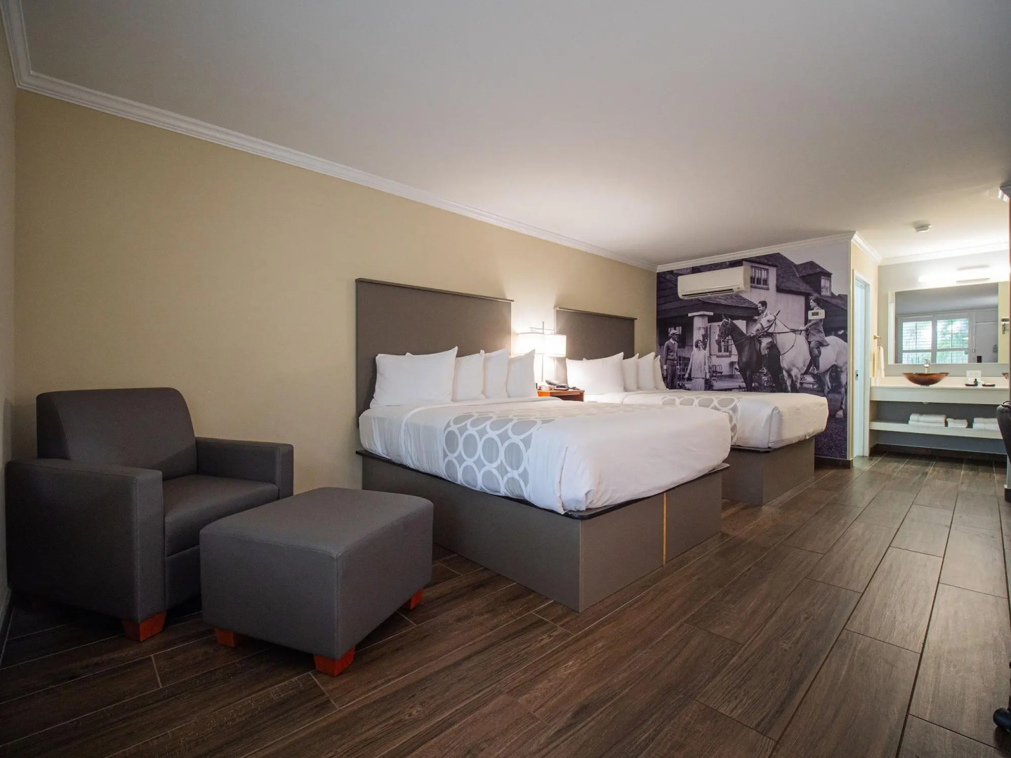 Отель Equus Inn Ocala