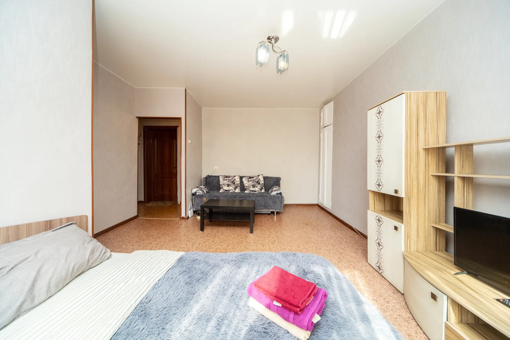 Апартаменты Мира 90