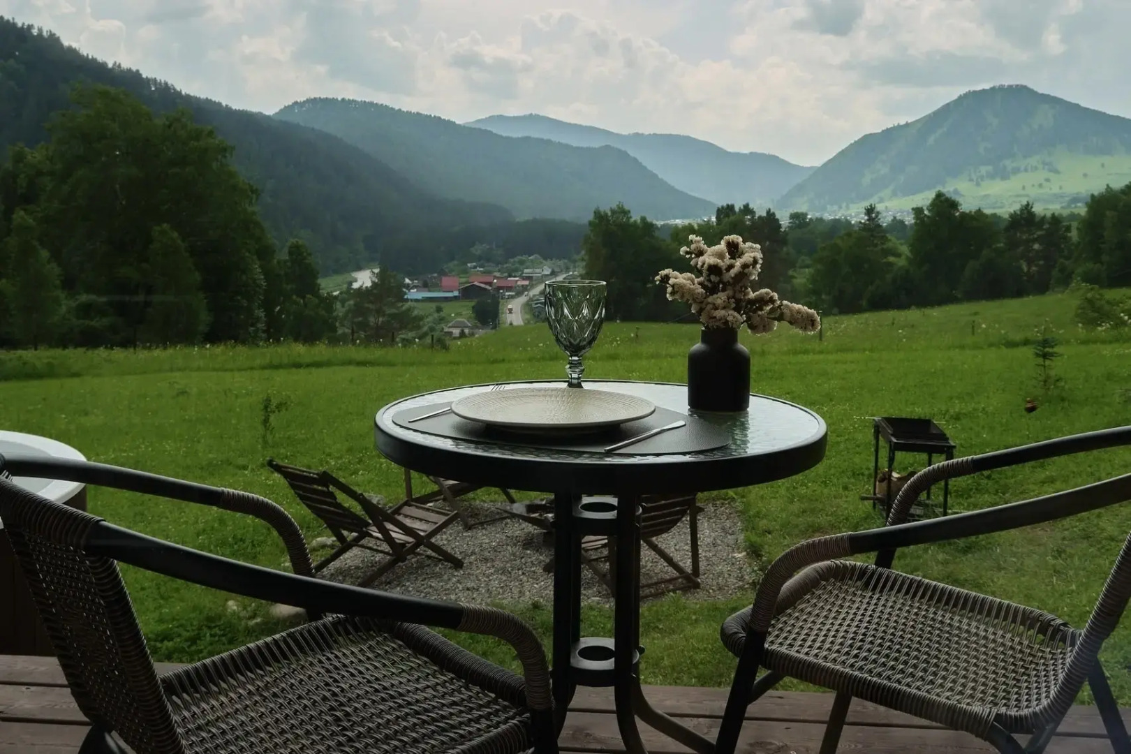 Шале с панорамным видом на горы в Камлакское