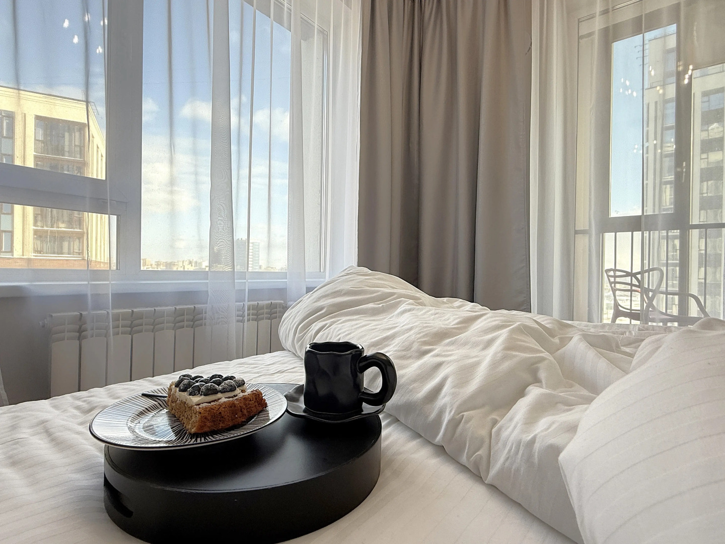 Апартаменты ЯРКИЙ ДИЗАЙН ПАНОРАМА НА РЕКУ ПРЯМО С КРОВАТИ