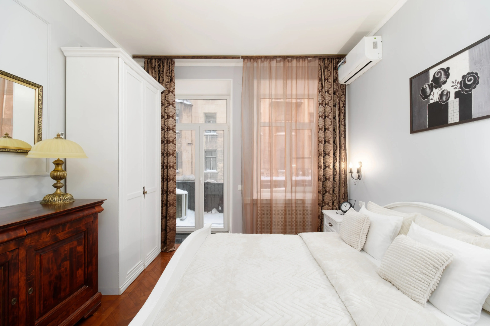 Апартаменты Лофт у Площади Восстания 5 спален