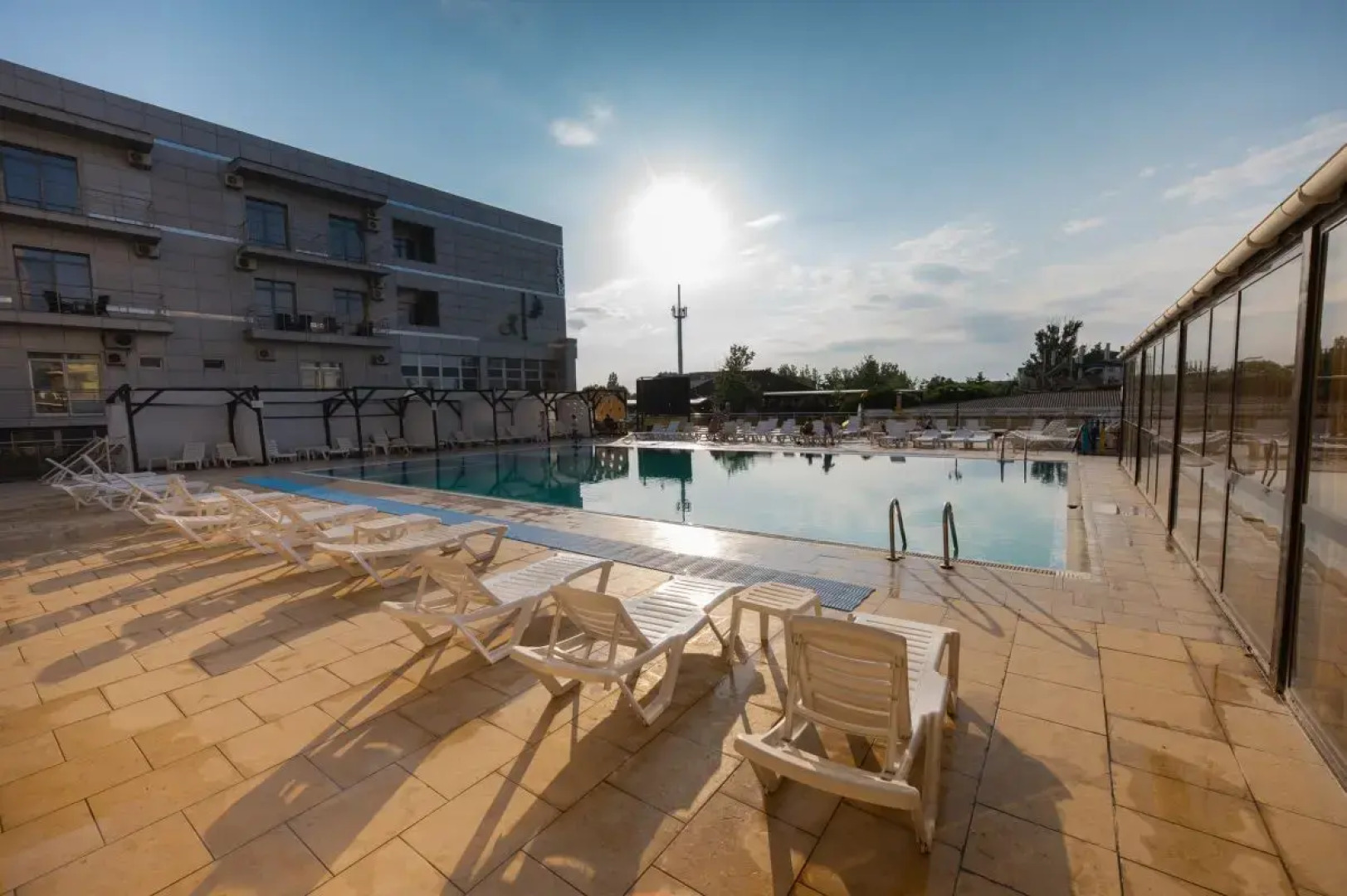 Отель Меридиан Плаза