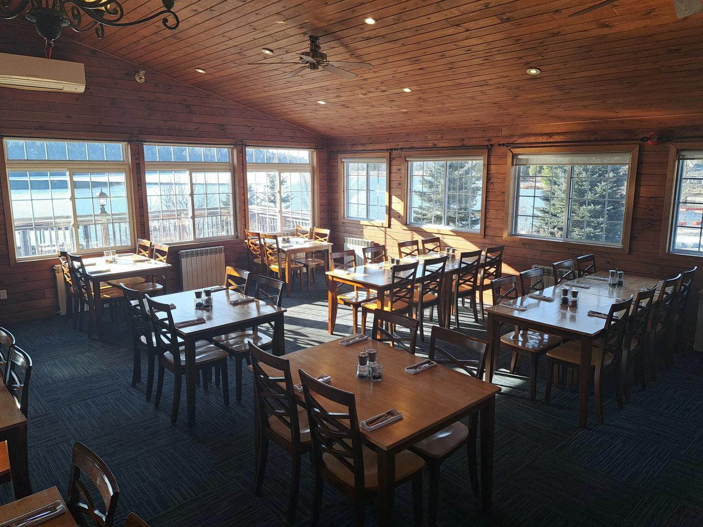 Курортный отель Ahmic Lake Resort