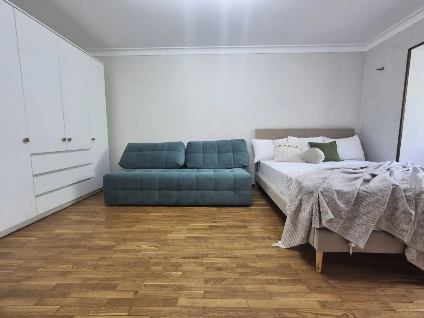 Квартира Двушка с раздельными комнатами рядом с парком, садом и сквером