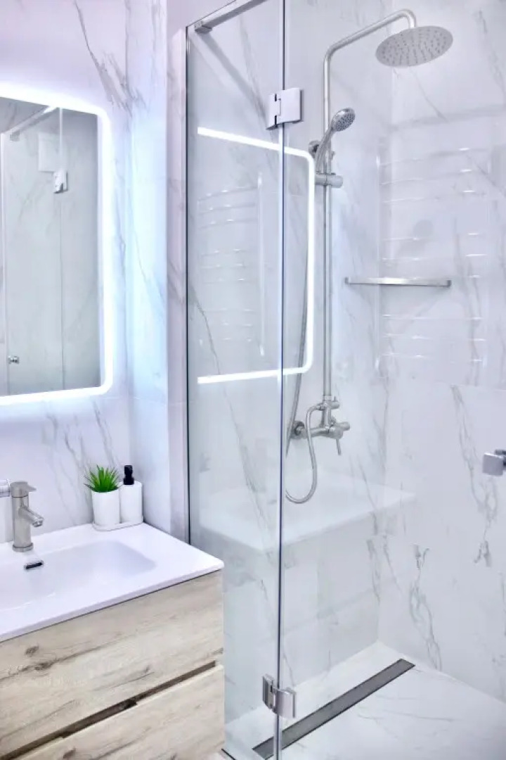 Апартаменты с бассейном у моря