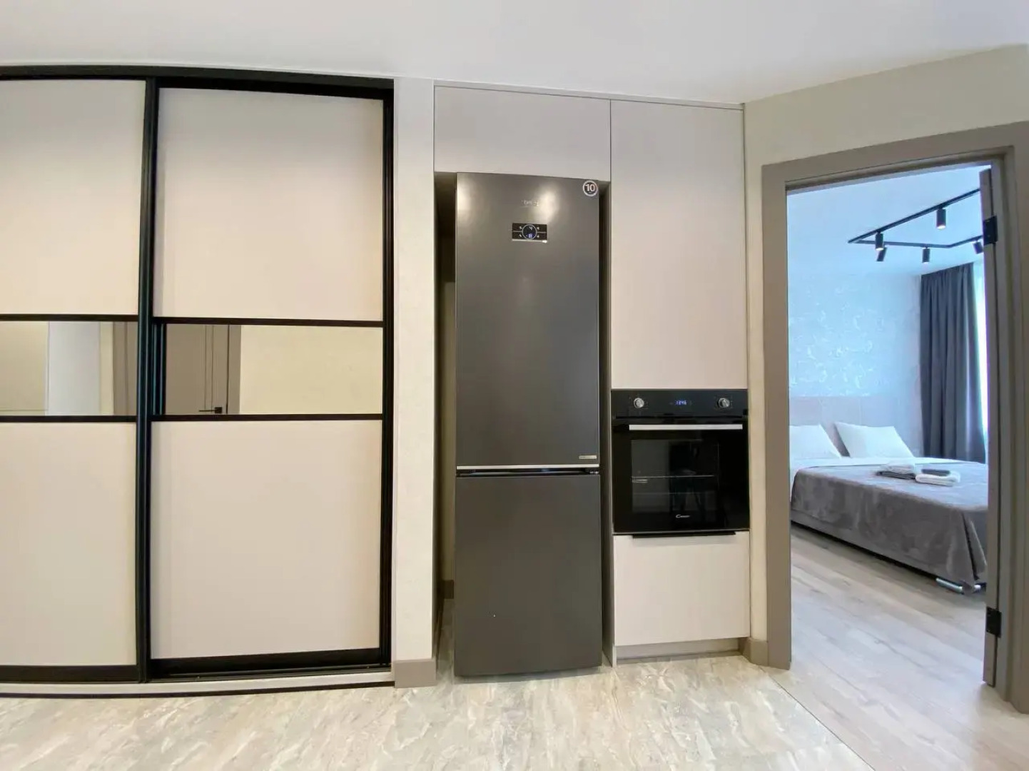 Квартира Стильная Двухкомнатная с Видом на Море во Владивостоке