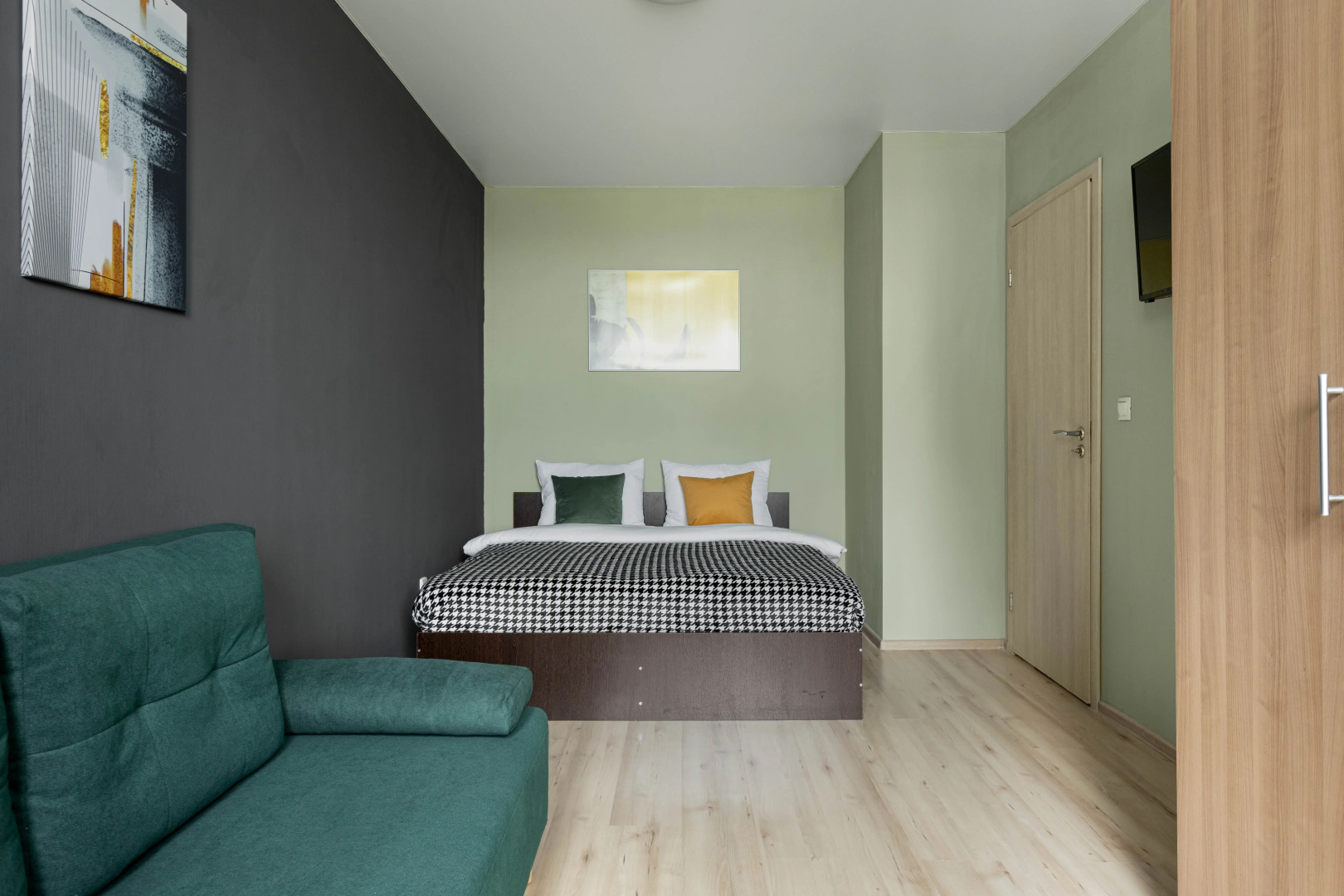 Апартаменты с Видом на Реку Нева