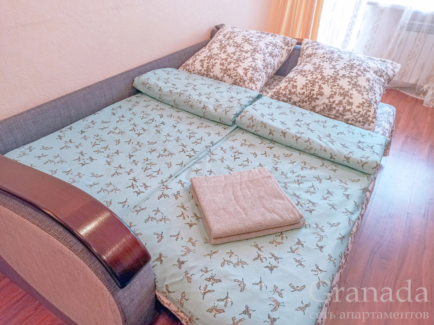 Апартаменты Granada Тихая уютная однокомнатная с шикарным видом на город и пруд