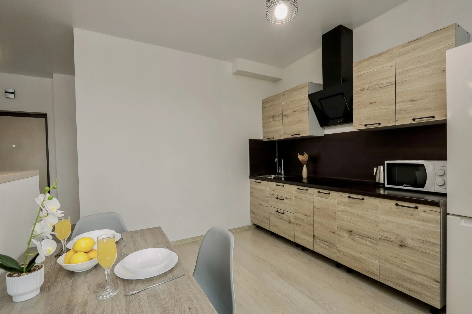 Апартаменты в ЖK Kолизeй c видом нa пруд.