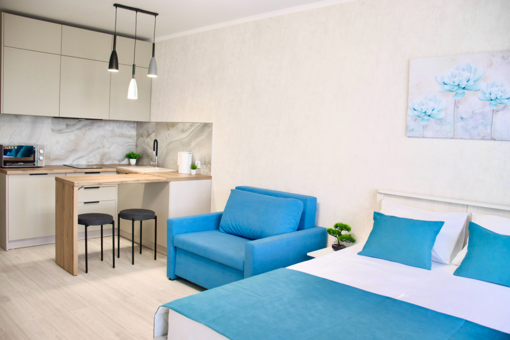 Апартаменты с бассейном у моря