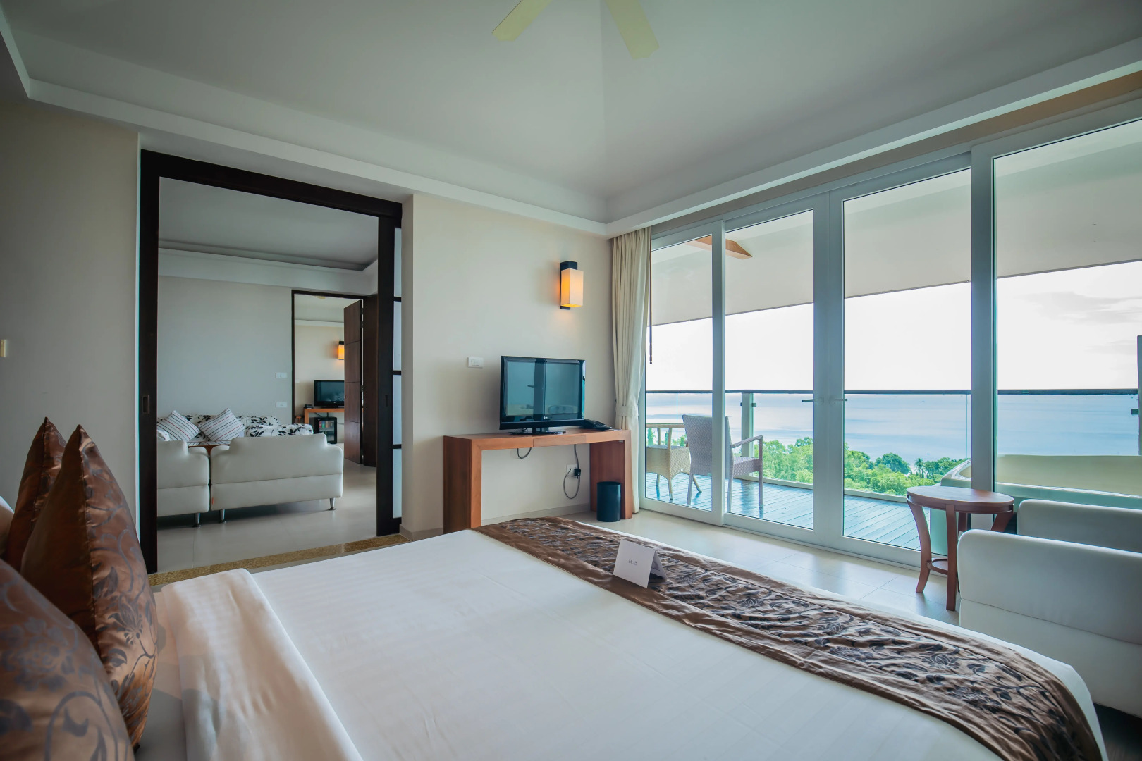 Отель KC Resort & Over Water Villas