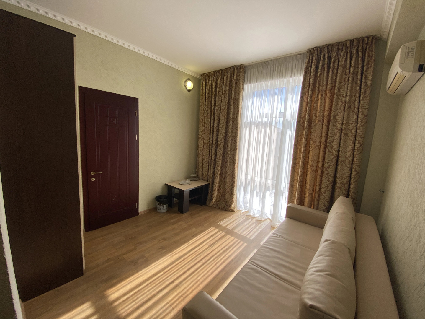 Отель Авалон