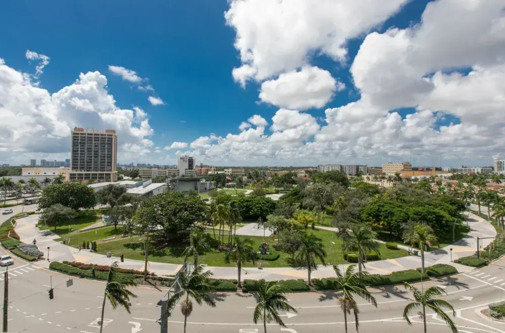 Апарт-Отель Hollywood Beach Luxury Residences