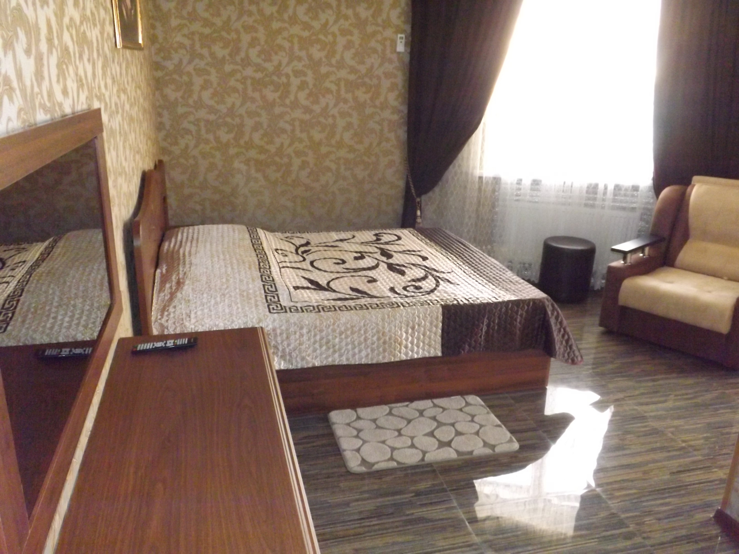 Отель Корона