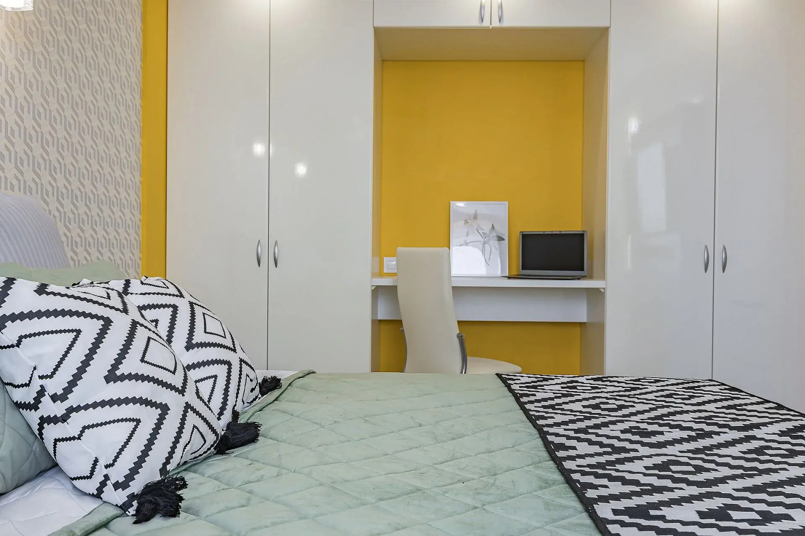 Апартаменты iZi Apart на Московском шоссе рядом ст. Метро  и Ж/Д Вокзал