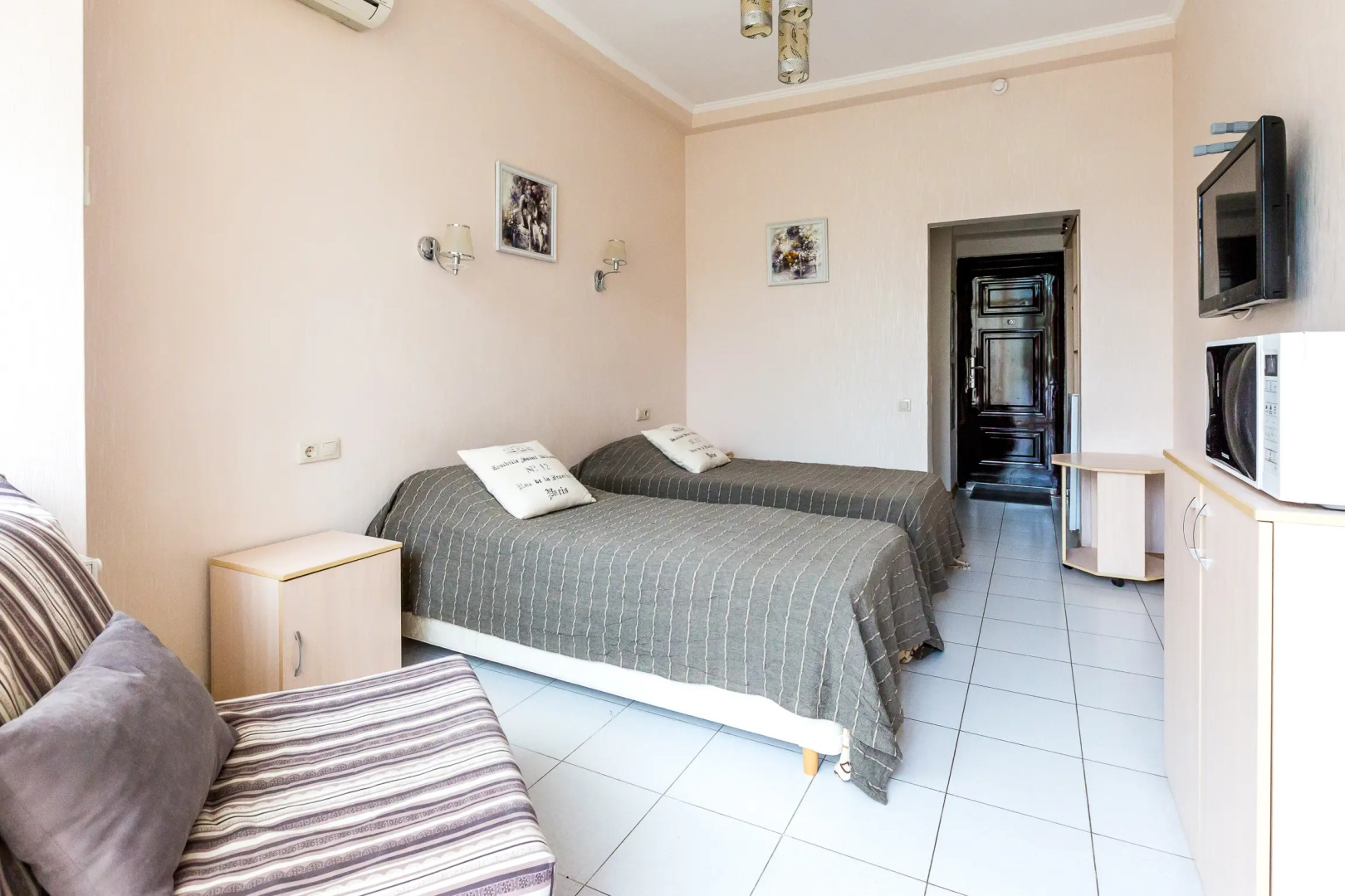 Апартаменты Светлана-Центр у моря с видом на сквер и центр