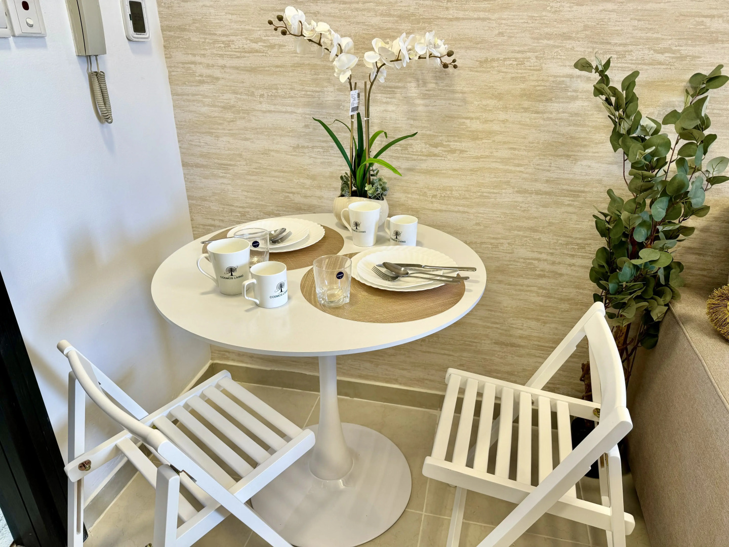 Апартаменты Cosmos Living Sleek and Stylish GCV2