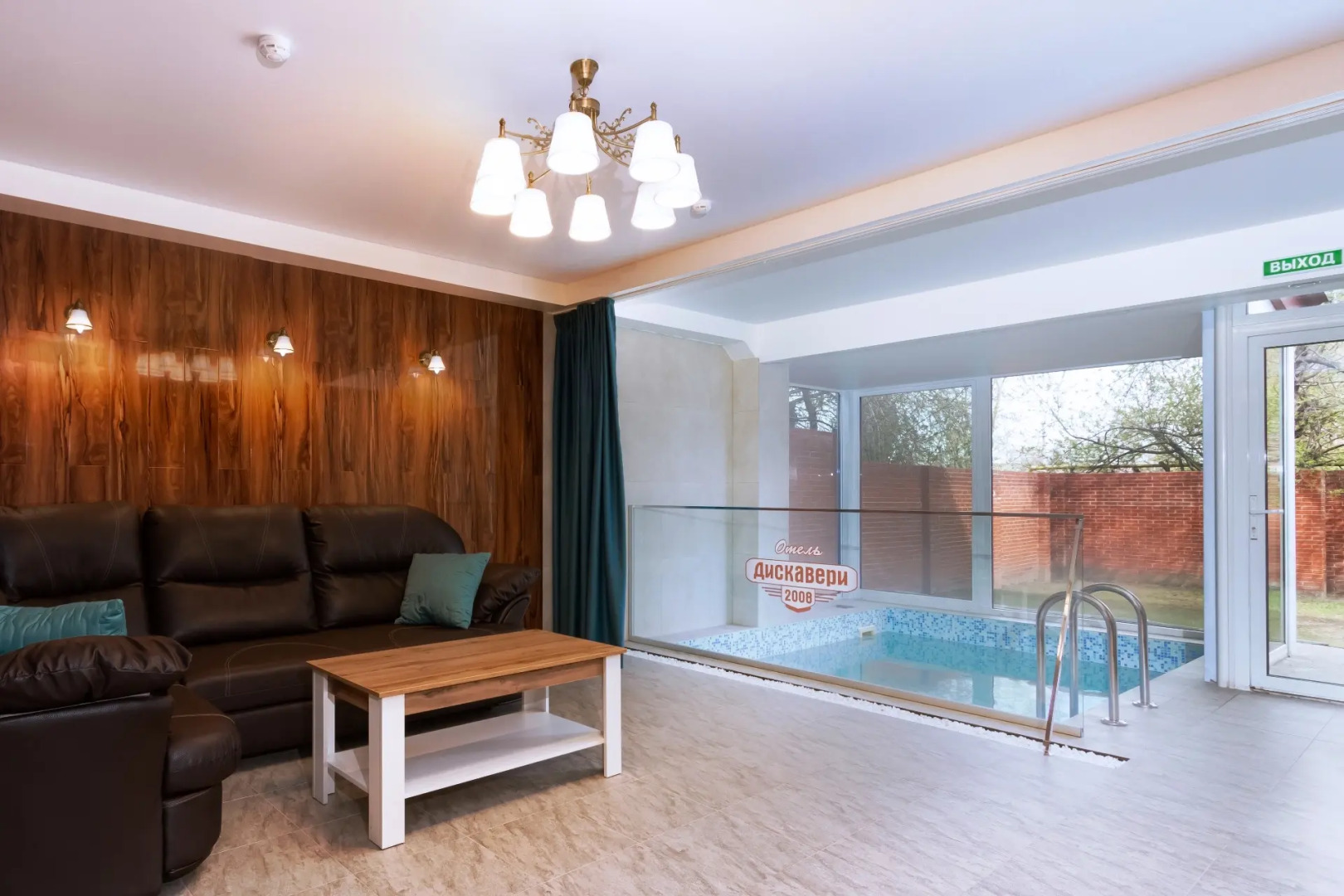 Отель Дискавери