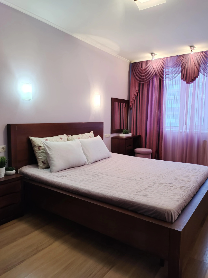 Квартира на Бикбая 23/2. Просторные трёхкомнатные апартаменты на 6 гостей.