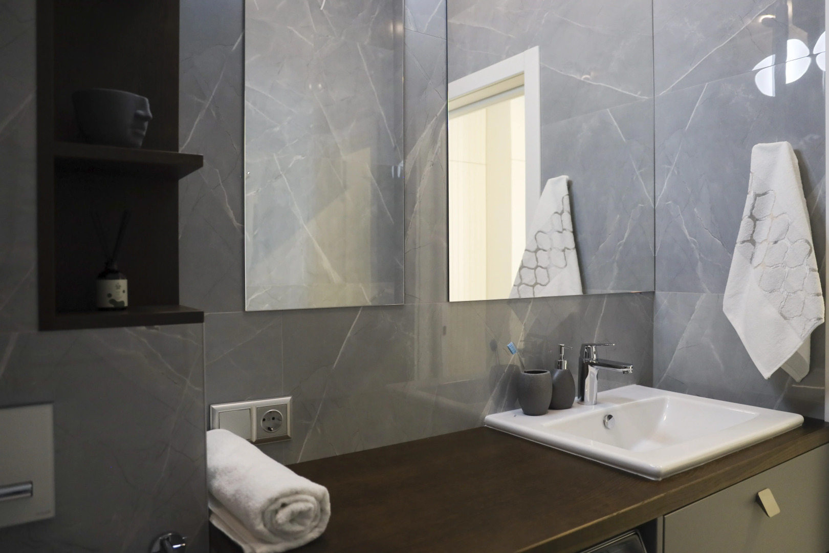 Апартаменты Buroshka Aparts С видом на город и дизайнерским ремонтом