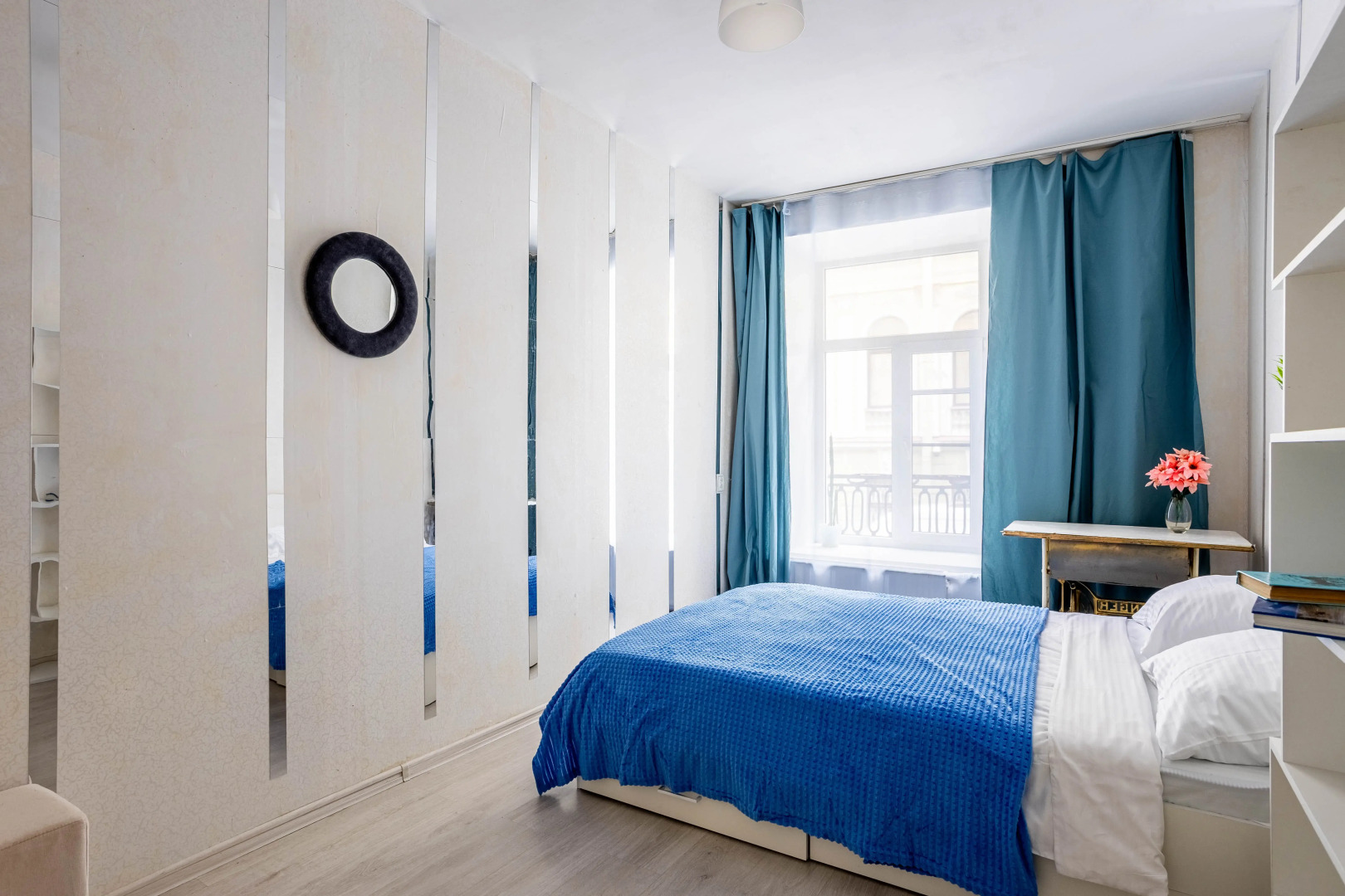 Апартаменты с Парковкой у Исаакиевской Площади