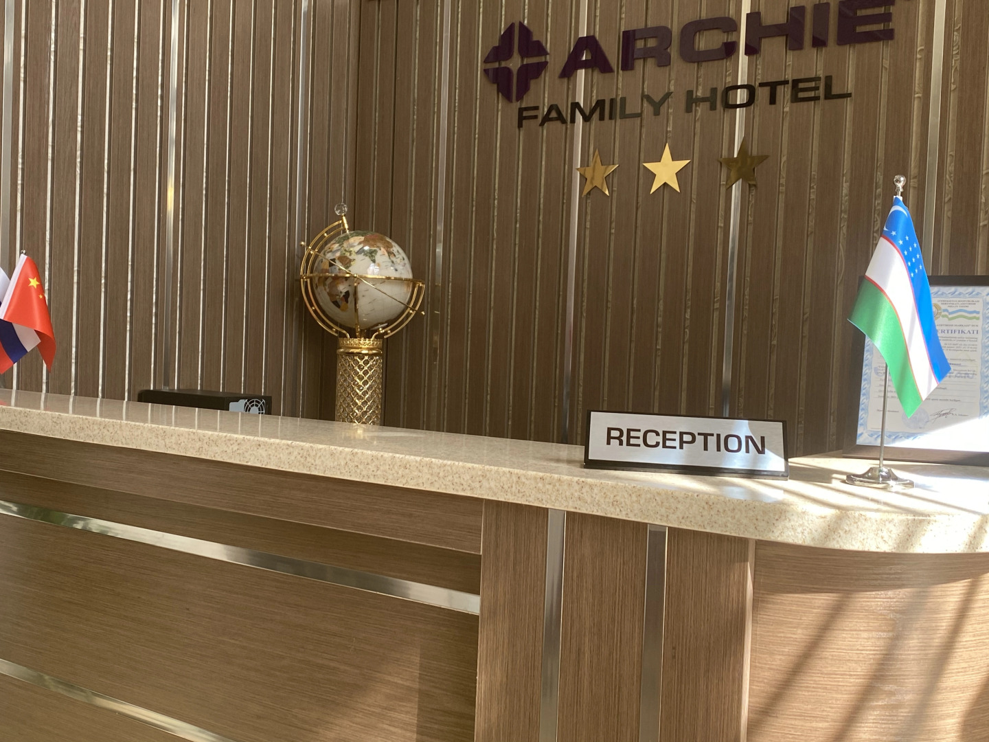 Отель Archie Family