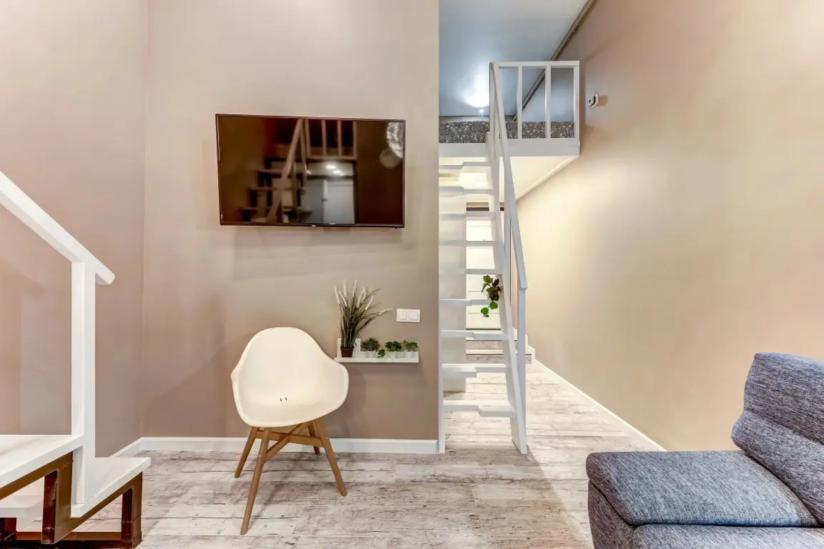 Апартаменты SweetHome на Мойке 40