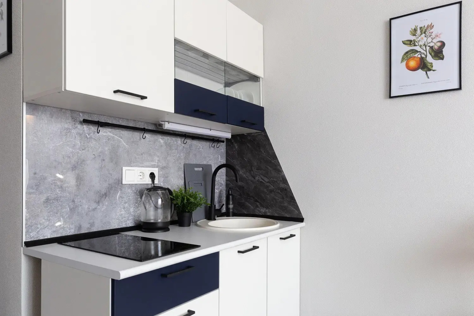 Квартира Яркая студия рядом с набережной и кондиционером