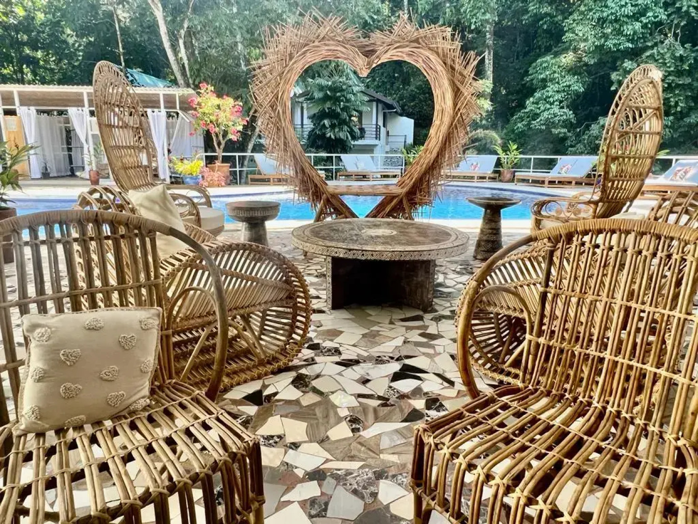 Курортный Отель Ecotica Hotel and Resort