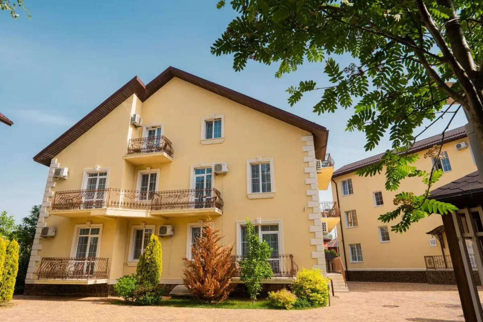 Курортный отель Дивный Мир Усадьба Шато  4****