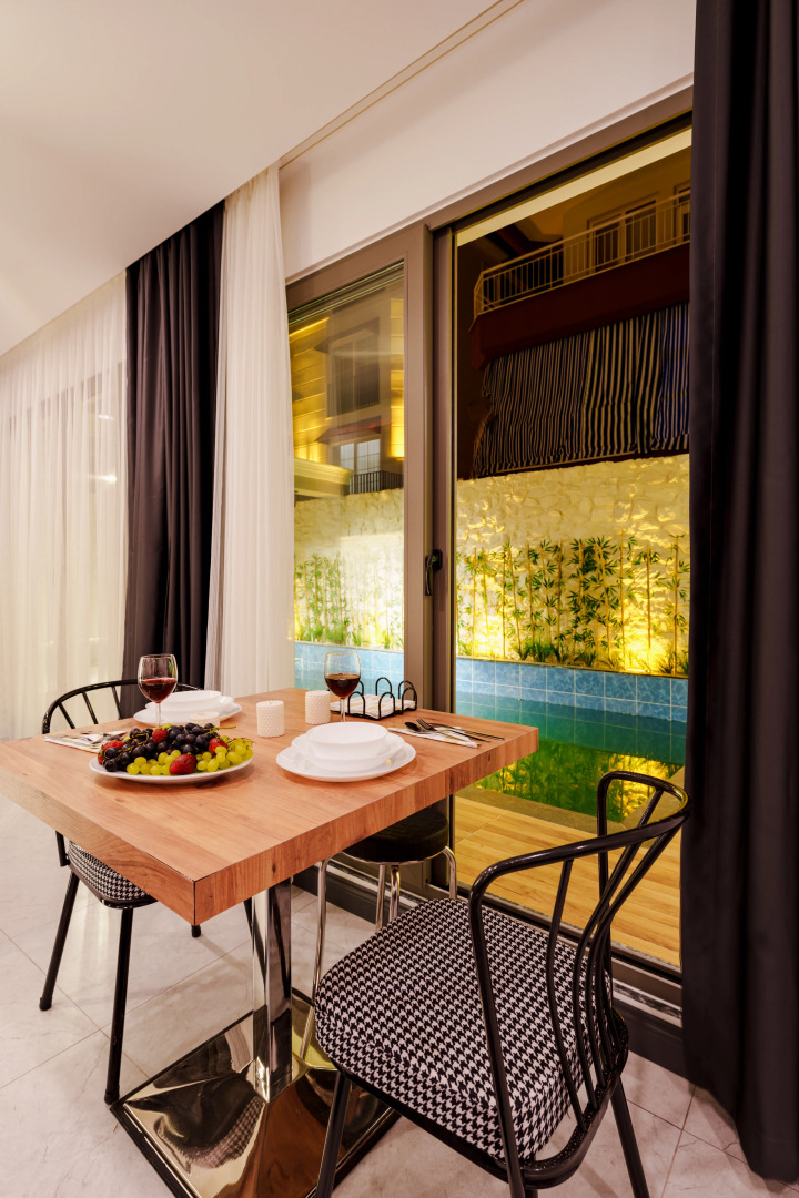 Отель Mrt Suites Lara