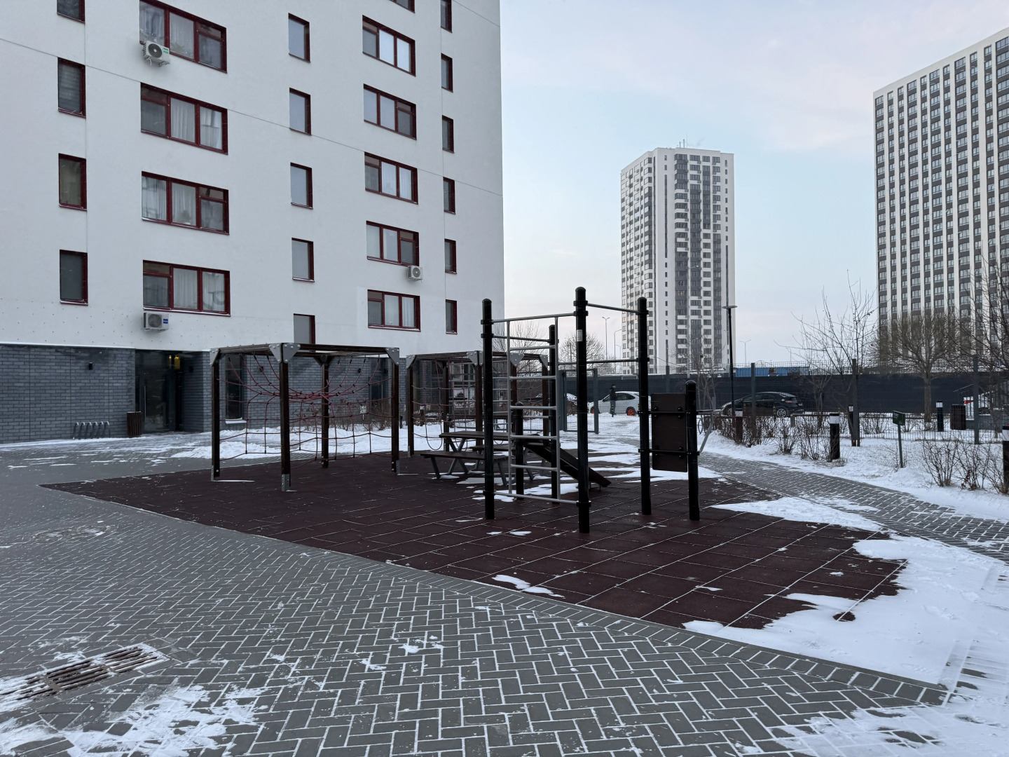 Апартаменты Элитные на берегу реки Тура с видом на Мост Влюбленных