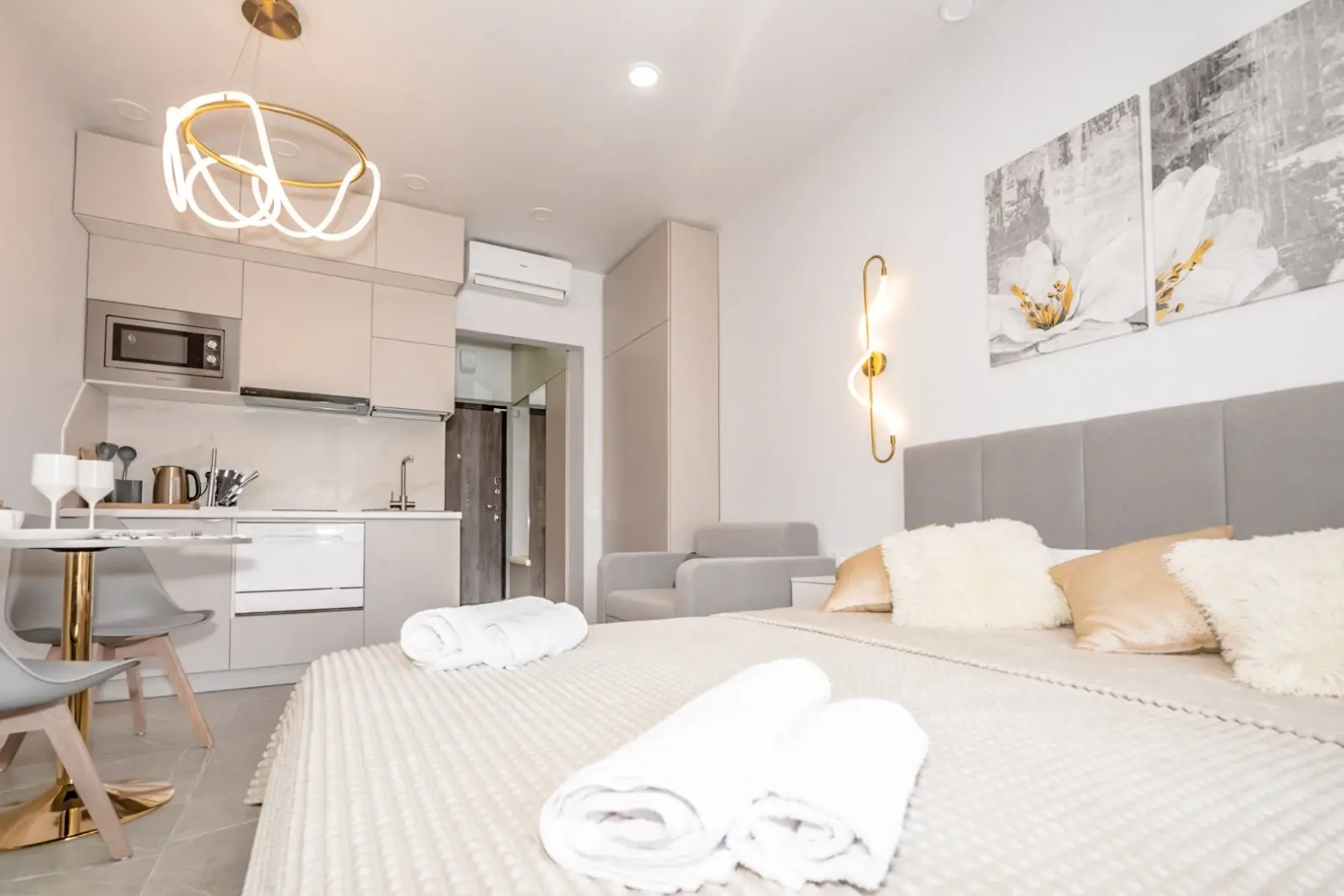 Апартаменты LS-Art-Summer Emotion с видом на город с 4 этажа