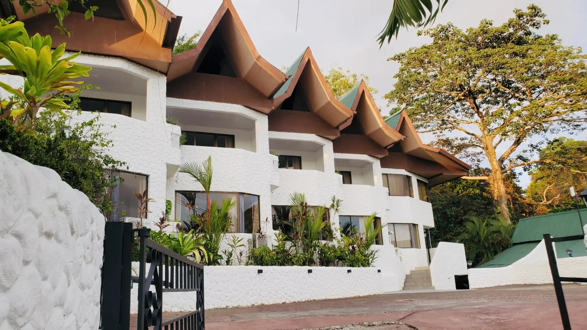 Курортный Отель Ecotica Hotel and Resort