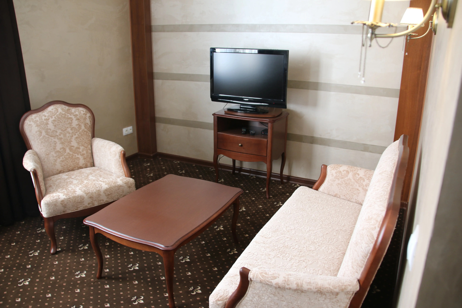 Отель Корона