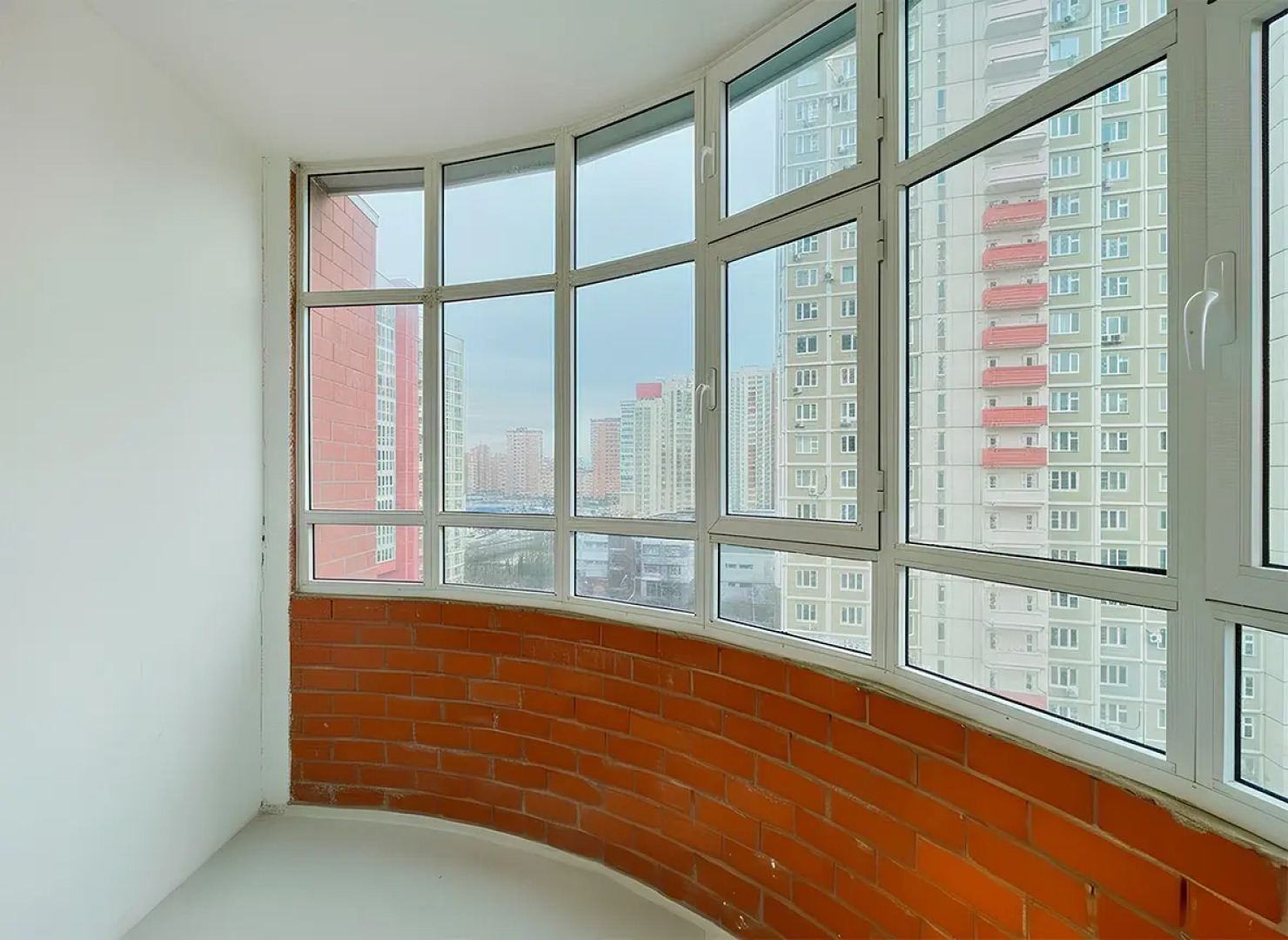 Апартаменты Шикарная двухкомнатная квартира с раздельными комнатами и балконом