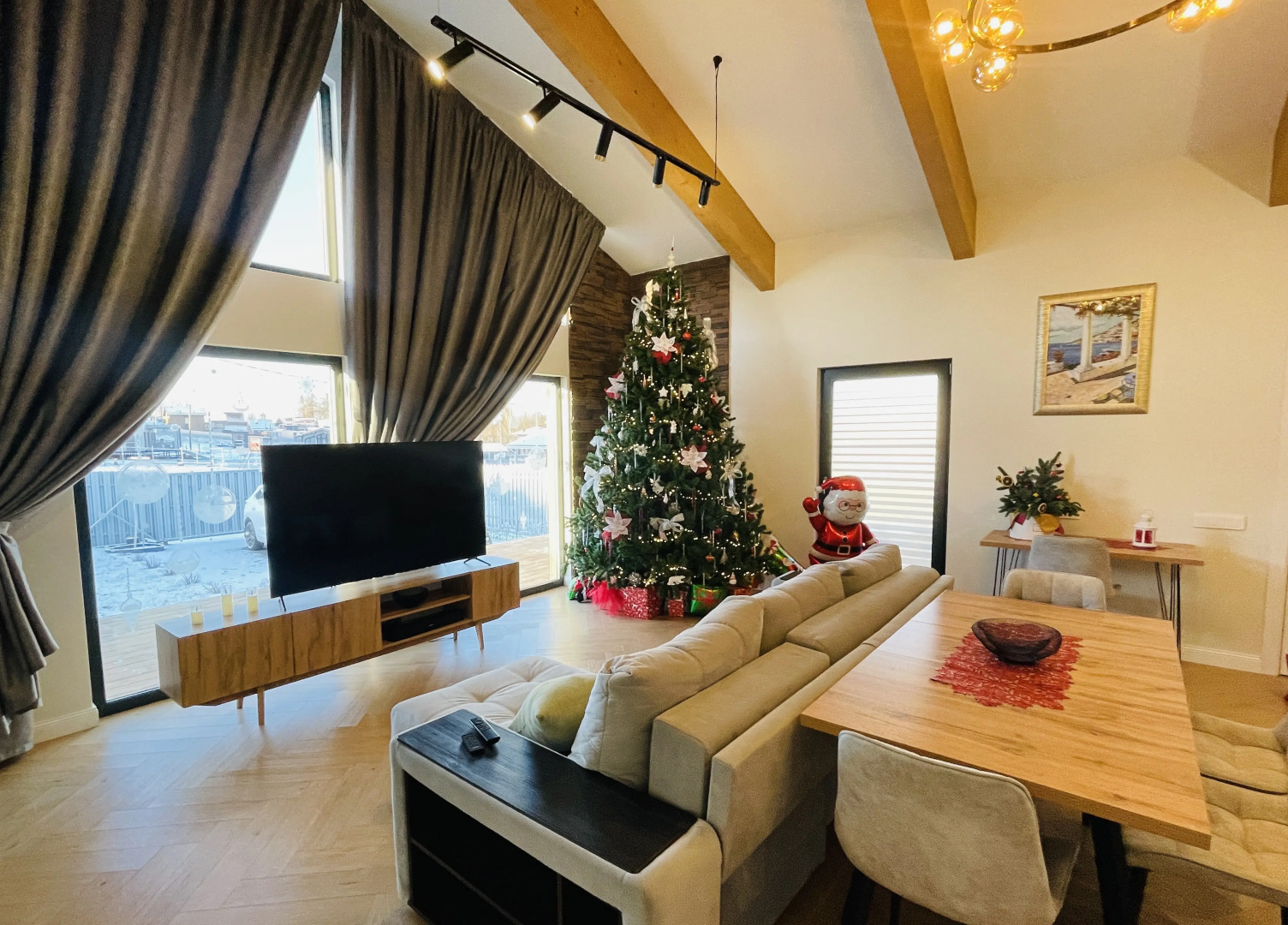 Частный дом у озера