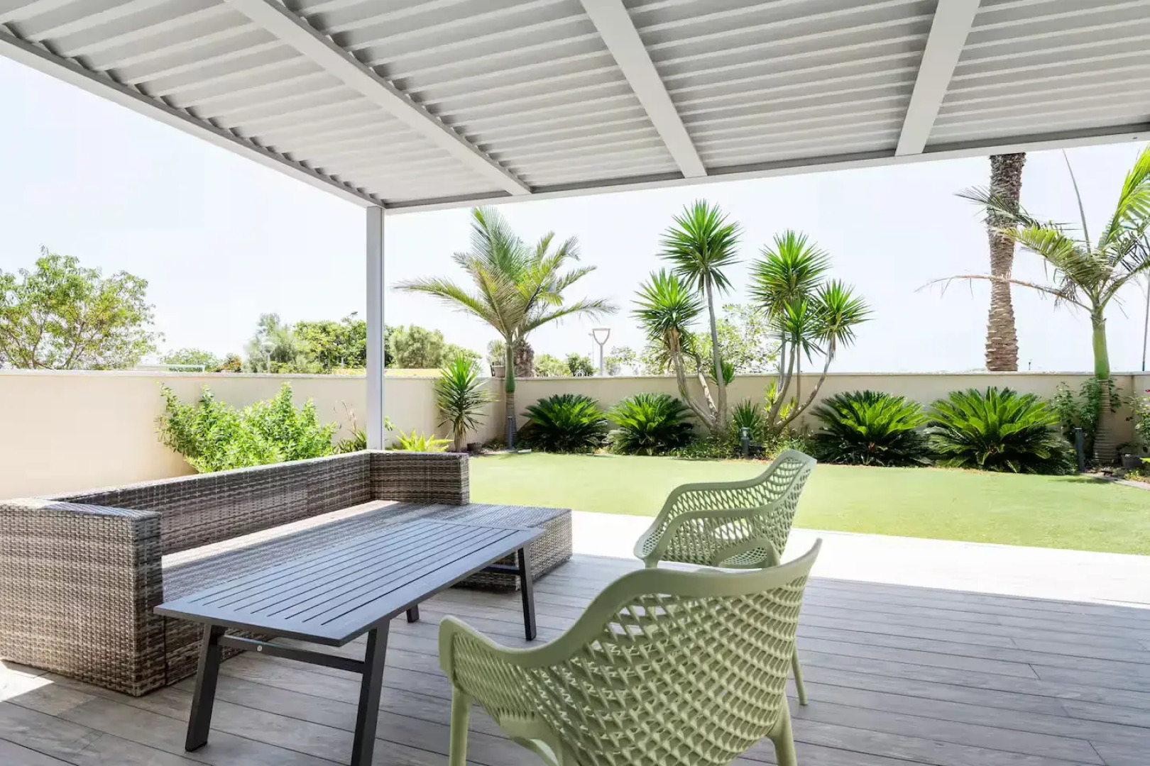 Квартира GW002 Gugel Waves Amazing Seaview & Garden Family Apartments